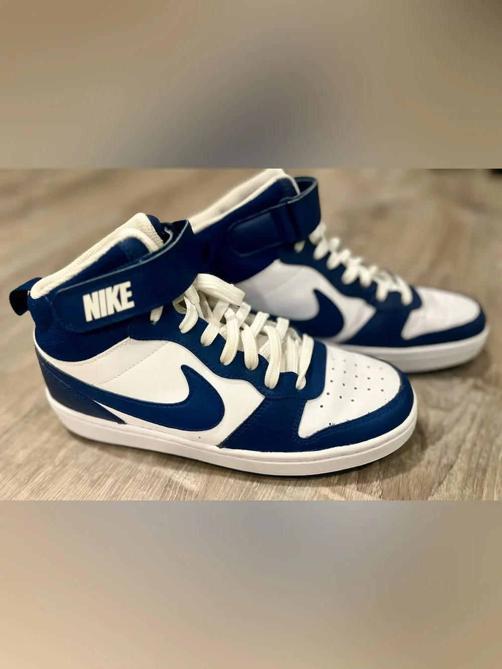 Nike court borough mid 2 sneakers size 5.5 youth